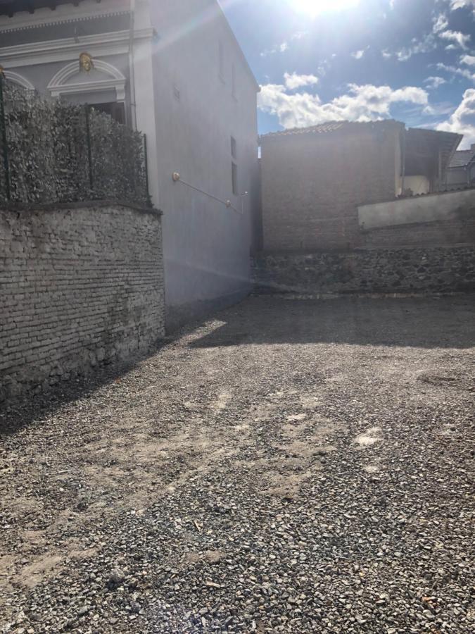 Mano Korce