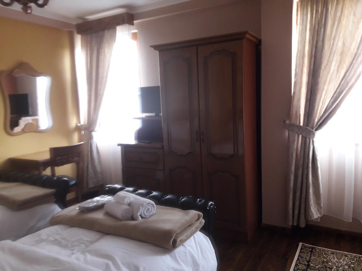 Mano Hotel *