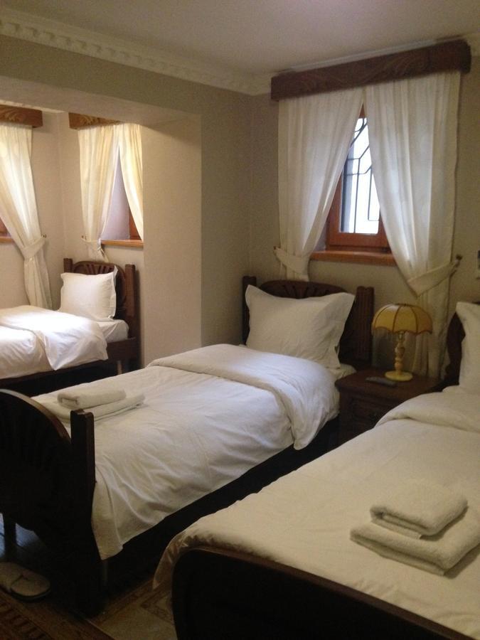 Mano Hotel *