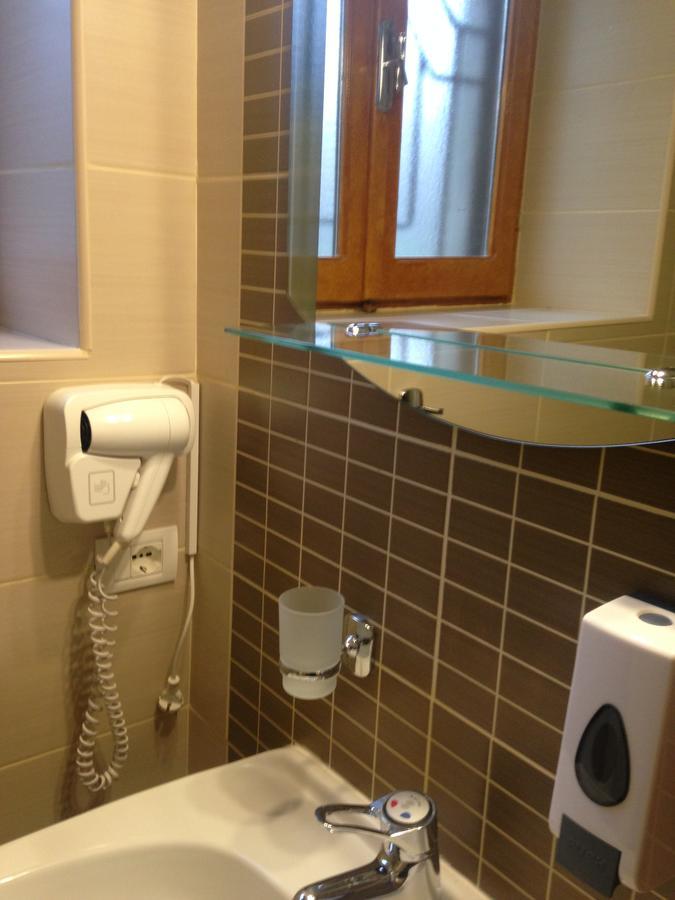 Mano Hotel